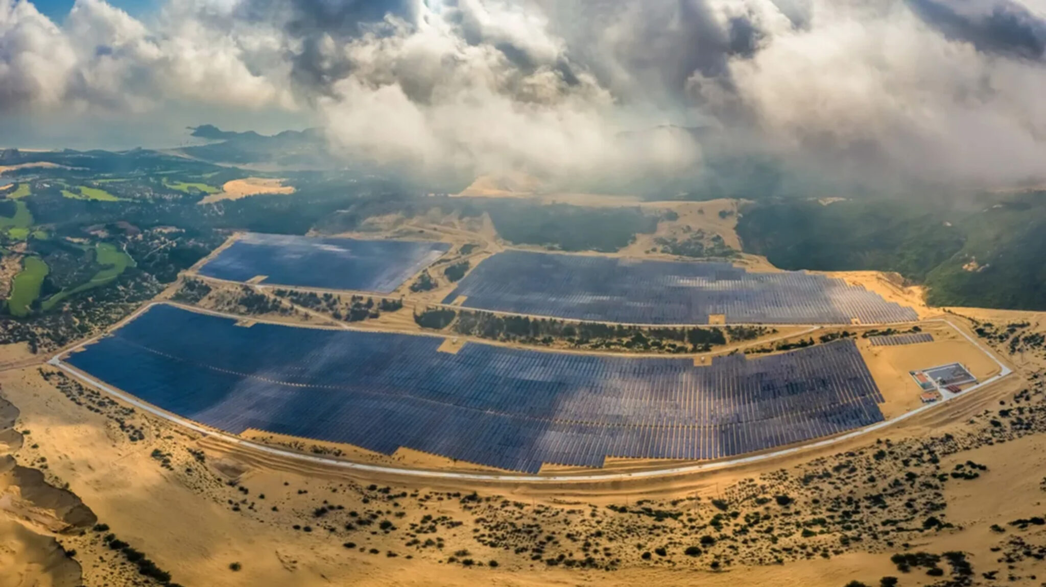 Trung Quốc xây dựng nhà máy điện mặt trời lớn nhất thế giới | NetZero ...